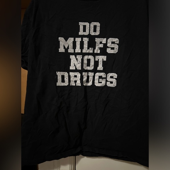 Gildan - XL - Tshirts - Picture 1 of 6